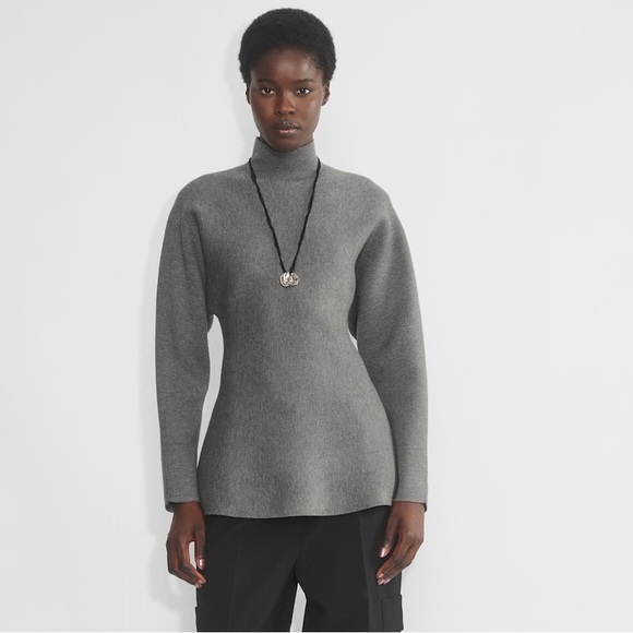 Aritzia Gray Women's Sweater sz S - Picture 3 of 4